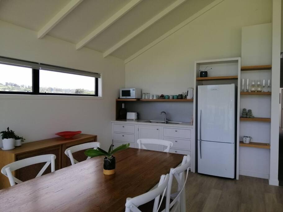 Purangi Waterfront Retreat - 2 Bedroom Cooks Beach Luaran gambar