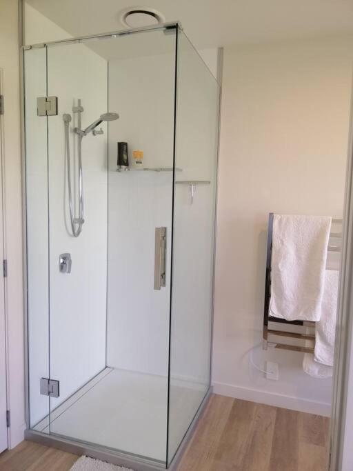 Purangi Waterfront Retreat - 2 Bedroom Cooks Beach Luaran gambar